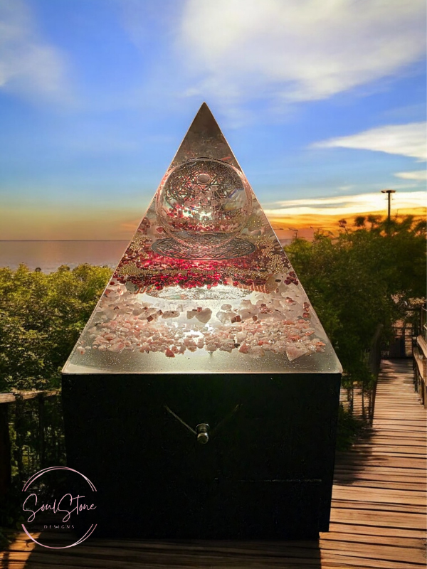 Axis of light orgonite lamp